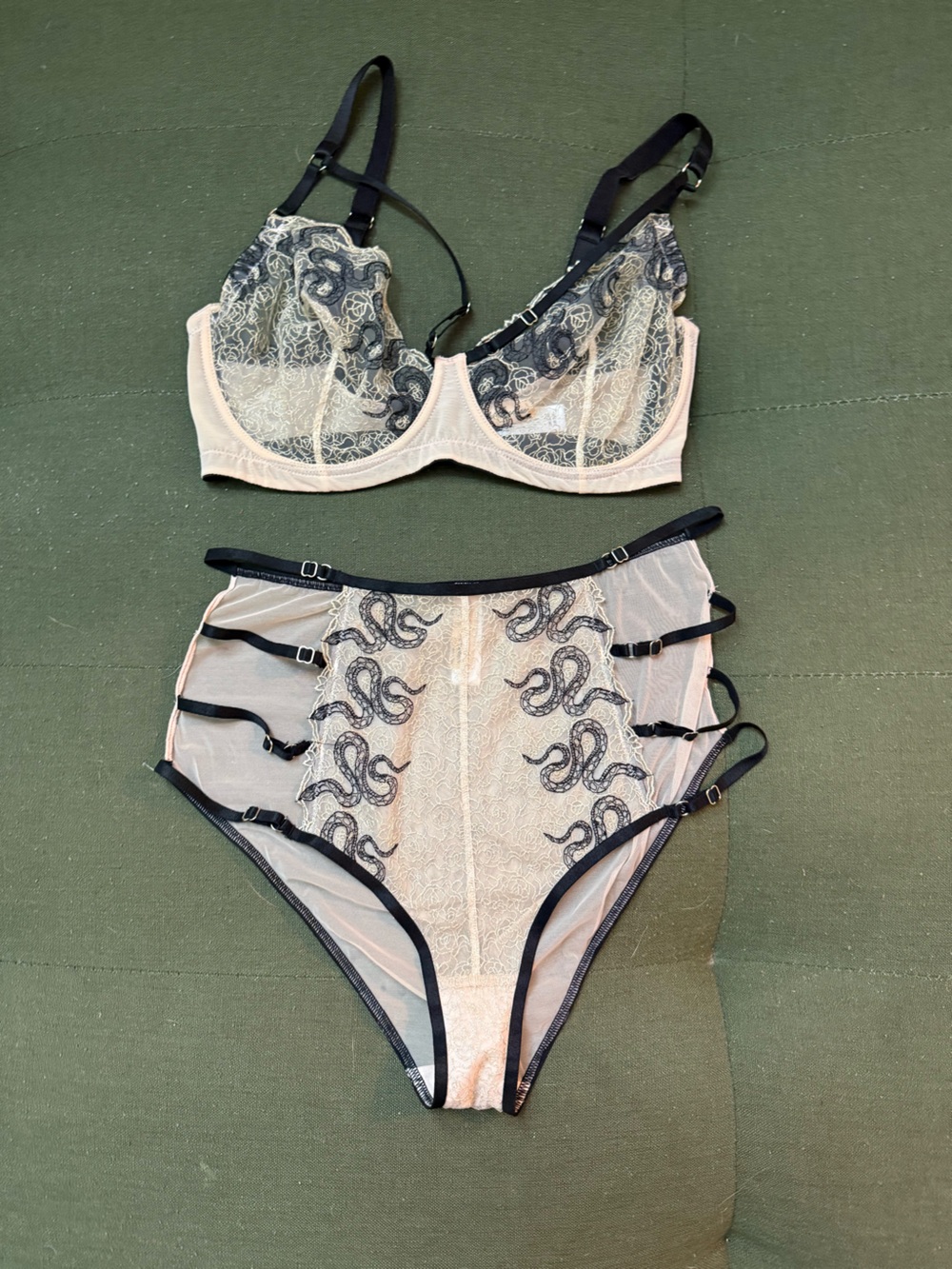 Playful Promises Dakota Snake Set